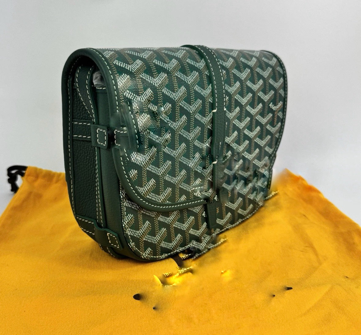 Yard Messenger Bag - In Hand